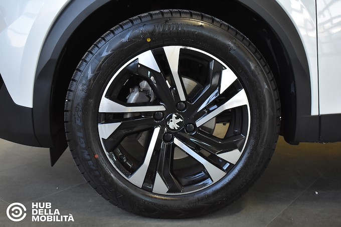 PEUGEOT 2008 PureTech 100 S&S Allure Navi Pack